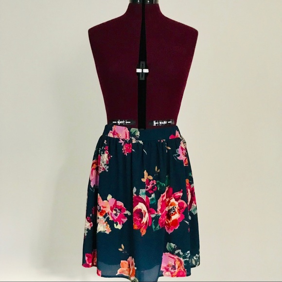 🎉HP🎉SIZE M Buttons Rose Navy Midi Skirt - Picture 3 of 6